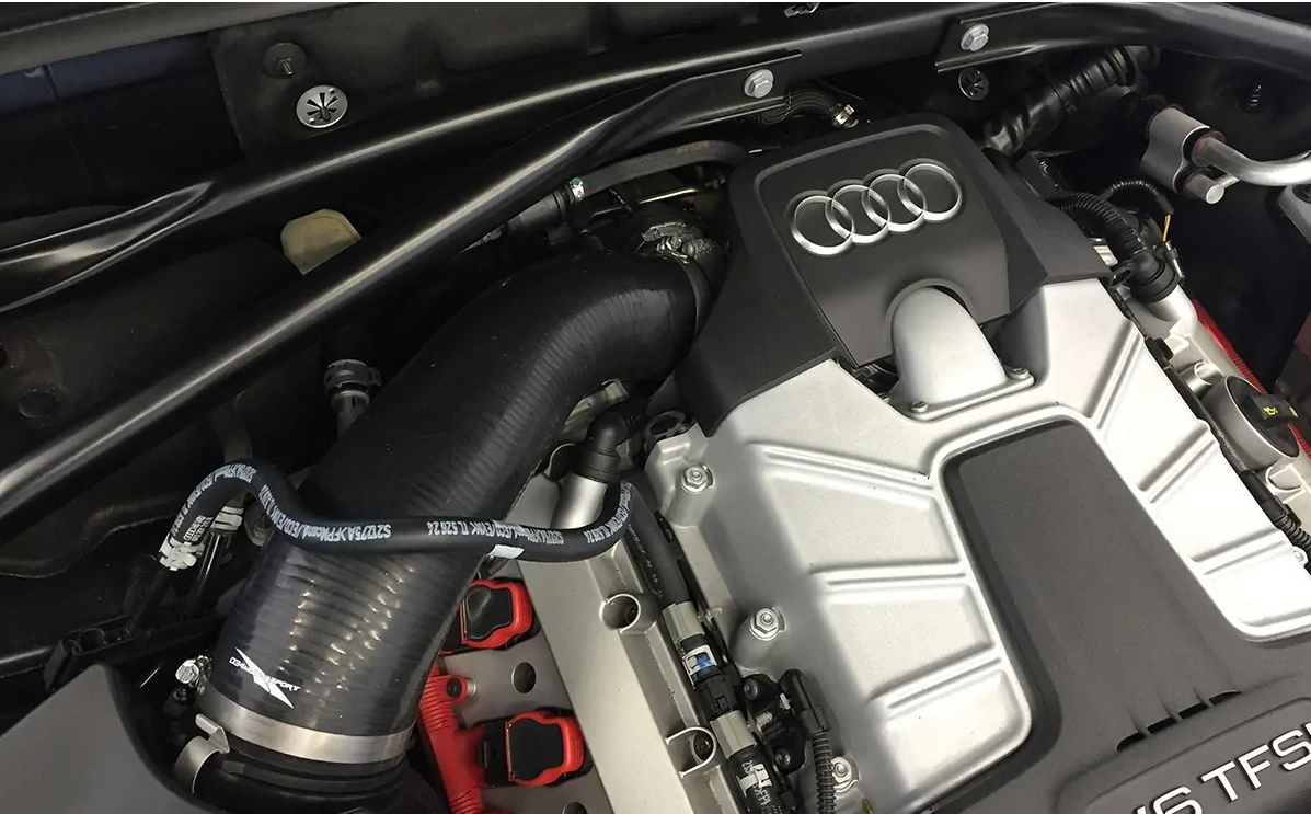 Tubo di immissione in silicone High-Flow 034 Motorsport per Audi 3.0 TFSI Q5 / SQ5 - 034-112-6017 - 034-112-6017 - 3666618286716