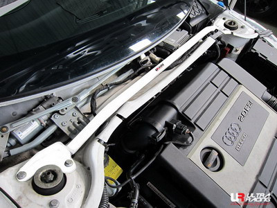 Barra duomo superiore anteriore ULTRA RACING Audi TT 8J dopo 2006/TTS Quattro dopo 2008 - U-216898-X - UR-TW2-1212 - 3666618704531