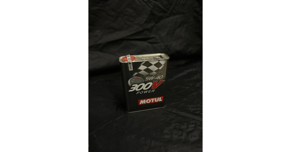 Olio motore Motul 300V Power 5W40 2L ricondizionato